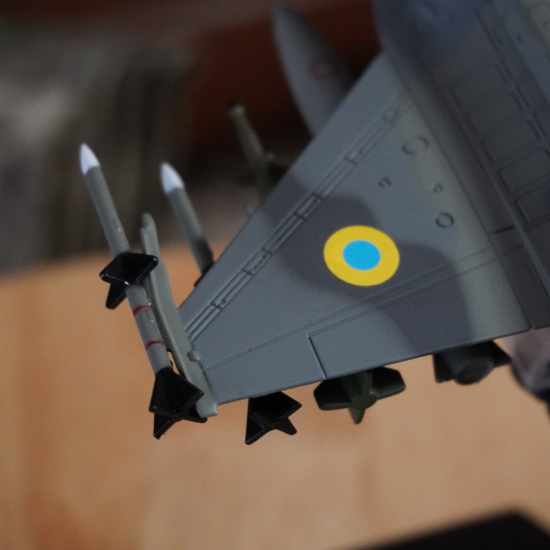 Металлическая модель самолета истребителя F-16D в масштабе 1:72