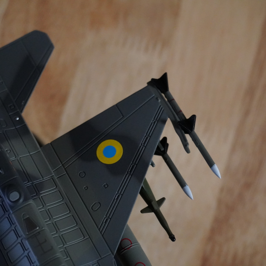 Металлическая модель самолета истребителя F-16D в масштабе 1:72