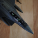 Металлическая модель самолета истребителя F-16D в масштабе 1:72