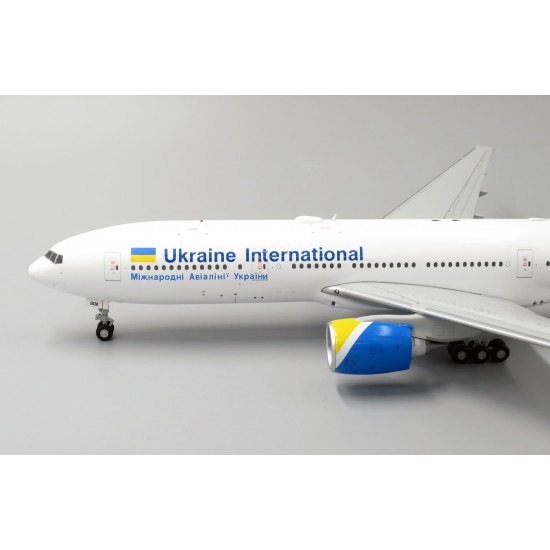 Модель самолета Boeing 777-200ER МАУ 1:200