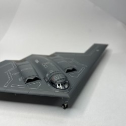 Металлическая модель американского стратегического бомбардировщика B-2A Spirit – Herpa масштаб 1:200 Металлическая модель американского стратегического бомбардировщика B-2A Spirit – Herpa масштаб 1:200