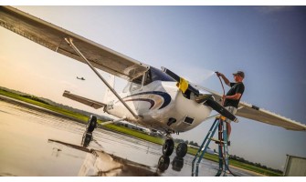 Всё о правильной мойке самолета: какие средства могут помочь, а какие - навредить Всё