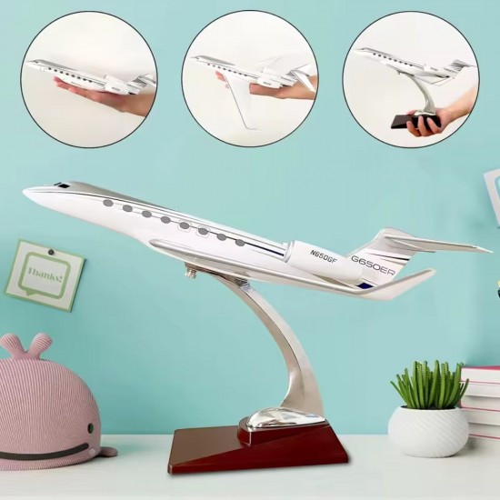Модель літака Gulfstream G650ER у подарунковому кейсі Модель літака Gulfstream G650ER у подарунковому кейсі