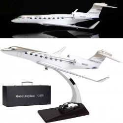 Модель самолета Gulfstream G650ER в подарочном кейсе Модель самолета Gulfstream G650ER в подарочном кейсе