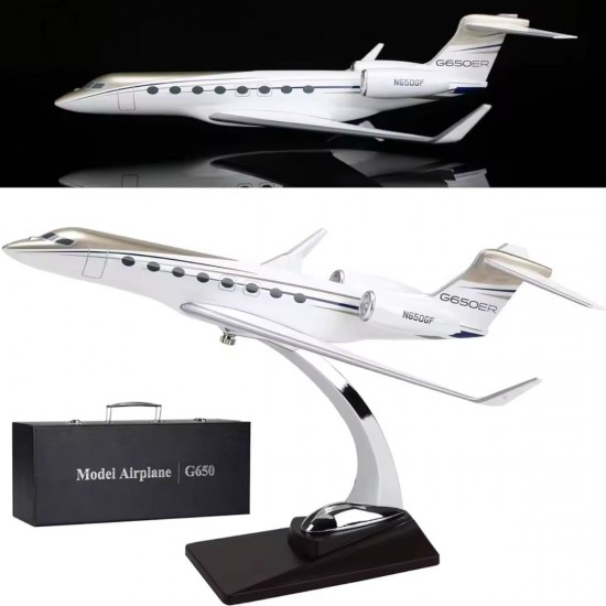 Модель літака Gulfstream G650ER у подарунковому кейсі Модель літака Gulfstream G650ER у подарунковому кейсі