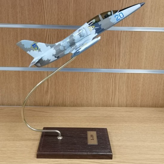 Модель літака L-39 "Альбатрос" Повітряних сил України (1:48)