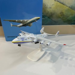 Модель самолета МРІЯ - Ан 225 масштаб: 1:400 Модель самолета МРІЯ - Ан 225 масштаб: 1:400