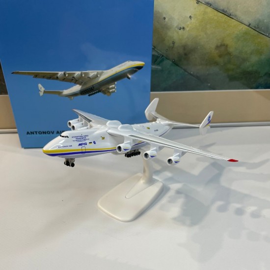 Модель самолета МРІЯ - Ан 225 масштаб: 1:400