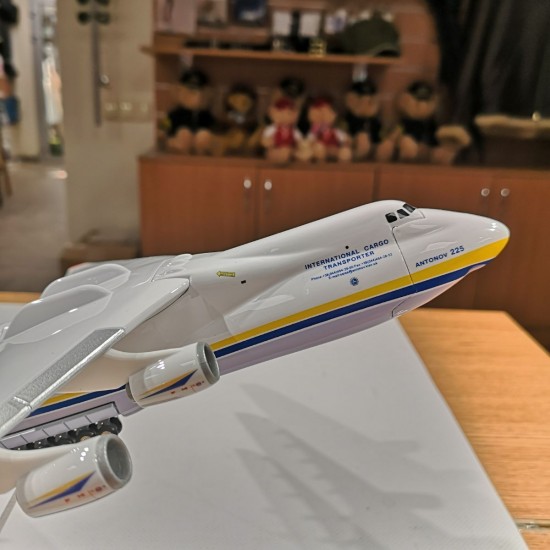 Detailed model of the giant Mriya An - 225 aircraft, scale 1:200