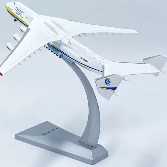 Модель самолета Ан-225 «Мрия» (1:400) из металла