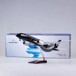 Модель самолета Boeing 787 Air New Zealand (1:130) со звуковой LED-подсветкой Модель самолета Boeing 787 Air New Zealand (1:130) со звуковой LED-подсветкой