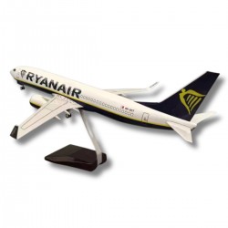 Модель самолета Boeing 737-800 Ryanair (1:160) со звуковой LED-подсветкой Модель самолета Boeing 737-800 Ryanair (1:160) со звуковой LED-подсветкой
