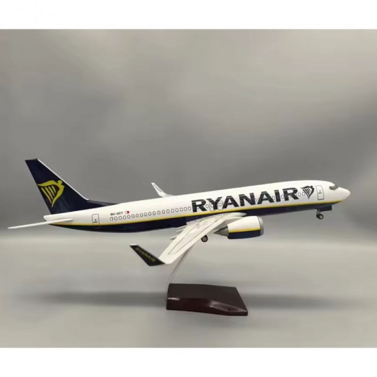 Boeing 737-800 Ryanair aircraft model (1:160) with sound LED lighting