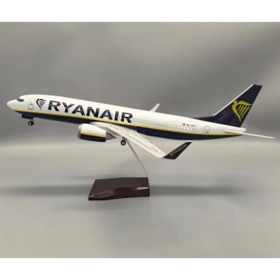 Boeing 737-800 Ryanair aircraft model (1:160) with sound LED lighting