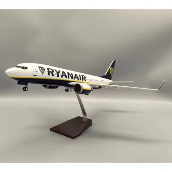 Boeing 737-800 Ryanair aircraft model (1:160) with sound LED lighting