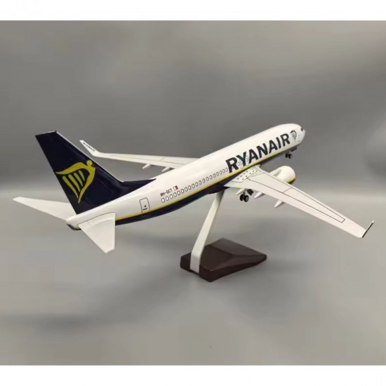 Boeing 737-800 Ryanair aircraft model (1:160) with sound LED lighting