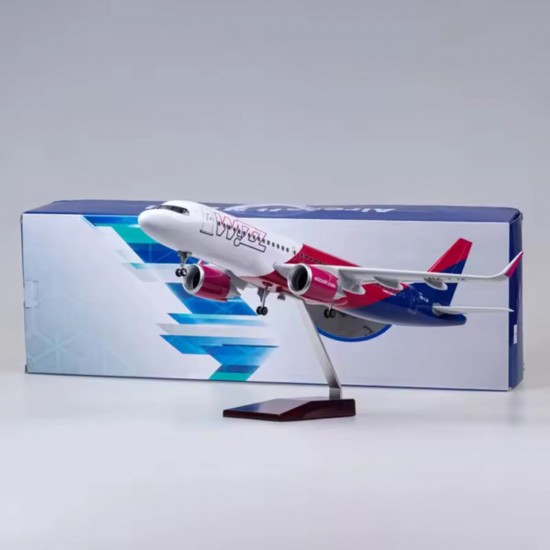 Модель літака Airbus А320 Wizz Air (1:180) з звуковою LED-підсвіткою Модель літака Airbus А320 Wizz Air (1:180) з звуковою LED-підсвіткою