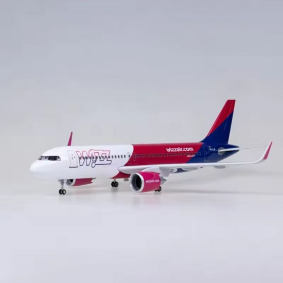 Модель літака Airbus А320 Wizz Air (1:180) з звуковою LED-підсвіткою Модель літака Airbus А320 Wizz Air (1:180) з звуковою LED-підсвіткою