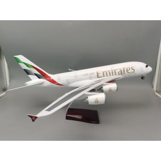 Модель самолета Airbus A380 Emirates (1:160) со звуковой LED-подсветкой Модель самолета Airbus A380 Emirates (1:160) со звуковой LED-подсветкой