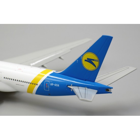 Model of aircraft Boeing 777-200ER UIA (Landing configuration) 1: 400