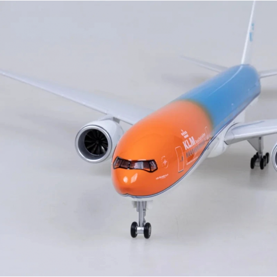 Модель літака Boeing 777 KLM Orange (1:157) з звуковою LED-підсвіткою