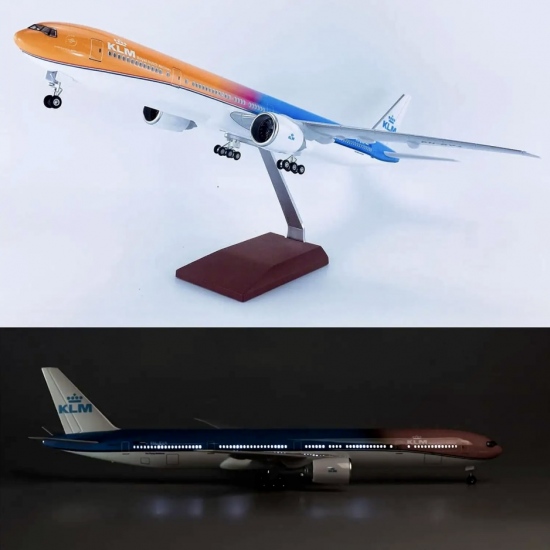 Модель літака Boeing 777 KLM Orange (1:157) з звуковою LED-підсвіткою