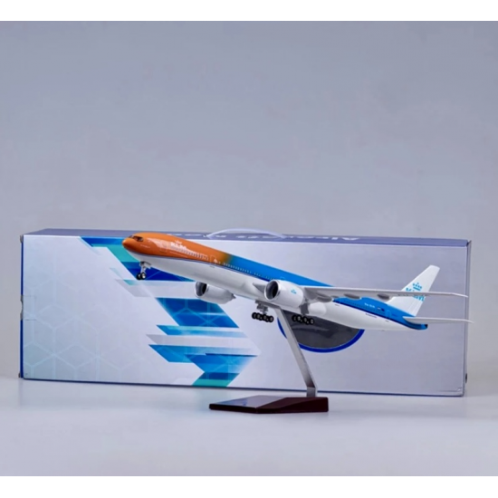 Модель літака Boeing 777 KLM Orange (1:157) з звуковою LED-підсвіткою