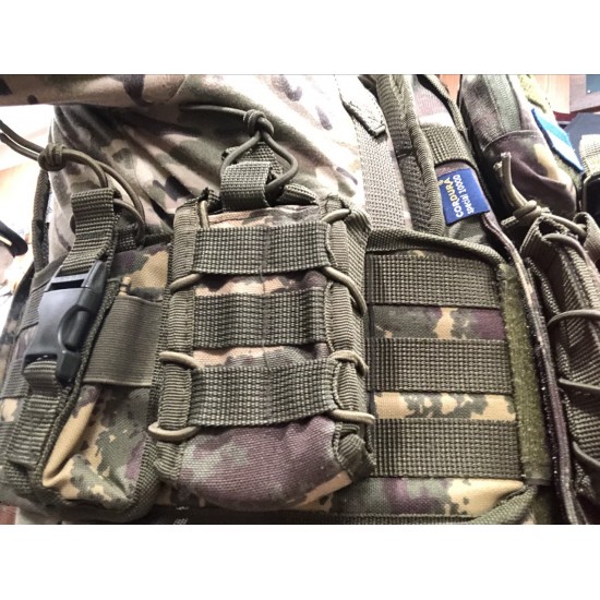 Body armor-plate carrier with 7 pouches and a set of ceramic plates