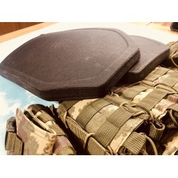 Body armor-plate carrier with 7 pouches and a set of ceramic plates Body armor-plate carrier with 7 pouches and a set of ceramic plates