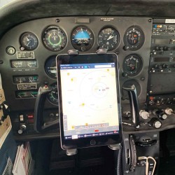 Крепление в кабину авиационное Robust Universal iPad Yoke Mount Крепление в кабину авиационное Robust Universal iPad Yoke Mount