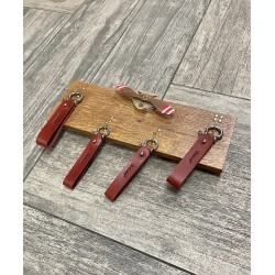 Ключниця дубова з магнітним пропелером та 4ма брелоками Омега