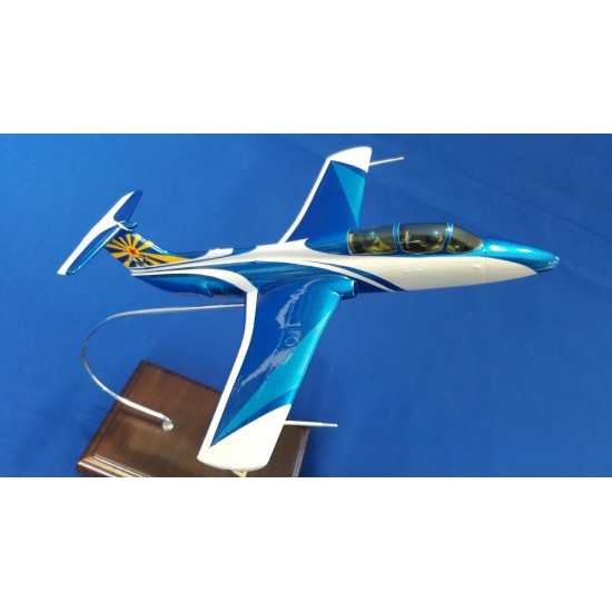 Model of the L-29 "Dolphin" aircraft (1:48)