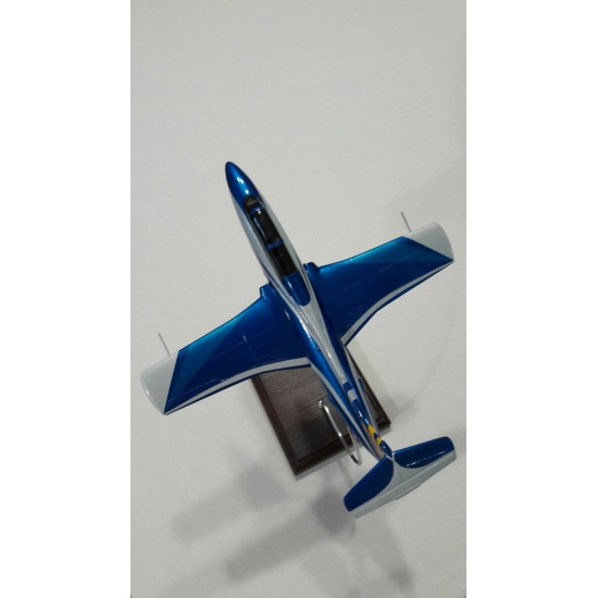 Модель самолёта L-29 Дельфин ТСОУ 1:48