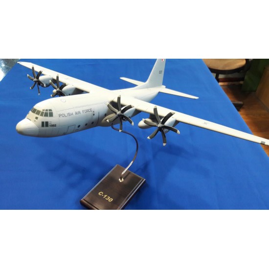 Модель літака С-130 1:72
