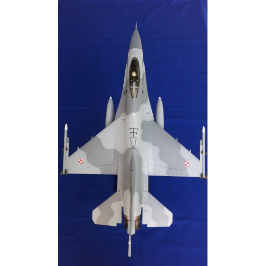 Модель самолета F-16 1:32