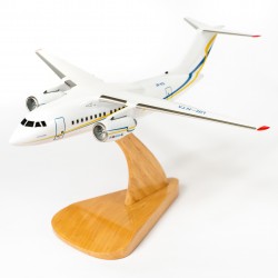 Модель самолета Ан-148 1:100