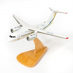 Модель самолета Ан-148 1:100
