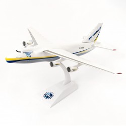 Модель самолета Ан-124 Руслан 1:200