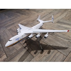 Модель самолета Antonov 225 Mriya UR-82060 Antonov Airlines 1:200 Модель самолета Antonov 225 Mriya UR-82060 Antonov Airlines 1:200