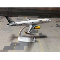 Модель самолета AIRBUS A320 VUELIG EC-MES Модель самолета AIRBUS A320 VUELIG EC-MES
