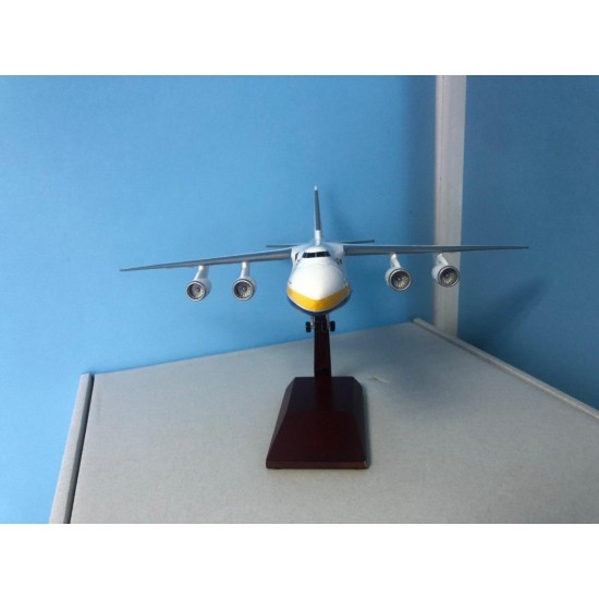 Модель самолета ANTONOV 124-100 ANTONOV AIRLINES UR-82028 1:200