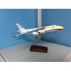 Модель самолета ANTONOV 124-100 ANTONOV AIRLINES UR-82028 1:200 Модель самолета ANTONOV 124-100 ANTONOV AIRLINES UR-82028 1:200
