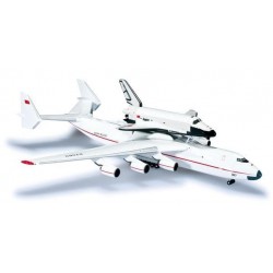 Модель самолета Ан-225 Мрия с Бураном 1:500 Herpa
