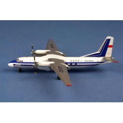 Модель самолета Антонов Ан-24РВ Аэрофлот 1:200 Herpa