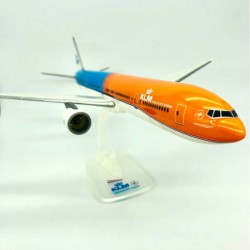 Модель самолета Boeing 777-300ER KLM Orange Livery 1:200 Модель самолета Boeing 777-300ER KLM Orange Livery 1:200