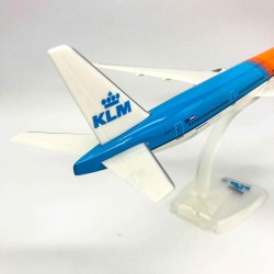 Модель самолета Boeing 777-300ER KLM Orange Livery 1:200 Модель самолета Boeing 777-300ER KLM Orange Livery 1:200