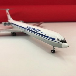 Модель самолета Ilyushin IL-62 1:200 Модель самолета Ilyushin IL-62 1:200