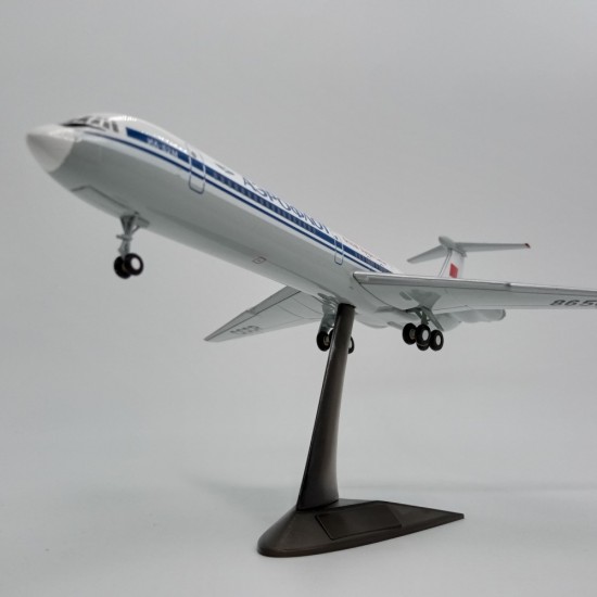 Модель самолета Ilyushin IL-62 1:200