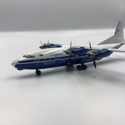 Модель літака Антонов АН-12 Мотор Січ UR-11819 (1:200) Модель літака Антонов АН-12 Мотор Січ UR-11819 (1:200)