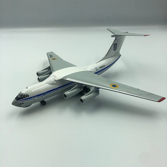 Модель самолета Ил-76 ВВС 1:200